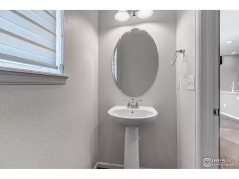 Bath - 21876 E Radcliff Cir, Aurora, CO 80015 photo 1 of 5