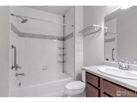 Bath - 21876 E Radcliff Cir, Aurora, CO 80015 photo 2 of 5