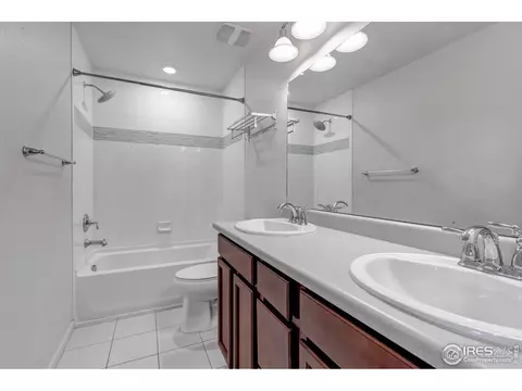 Bath - 21876 E Radcliff Cir, Aurora, CO 80015 photo 3 of 5