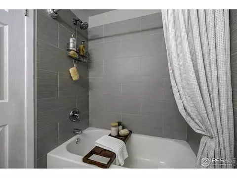 Bath - 665 Manhattan Dr #9, Boulder, CO 80303 photo 3 of 3