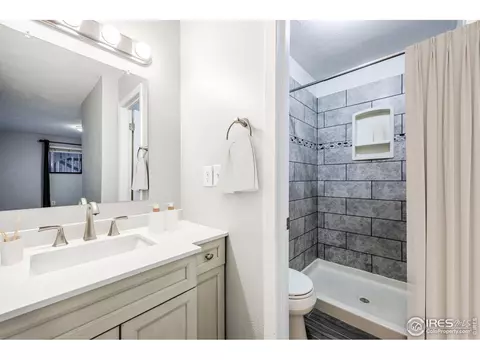 Bath - 665 Manhattan Dr #9, Boulder, CO 80303 photo 1 of 3