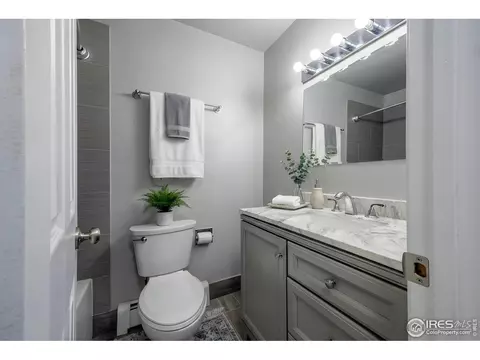 Bath - 665 Manhattan Dr #9, Boulder, CO 80303 photo 2 of 3