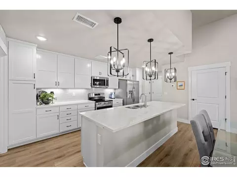 265 High Point Dr #F-302, Longmont, CO 80504