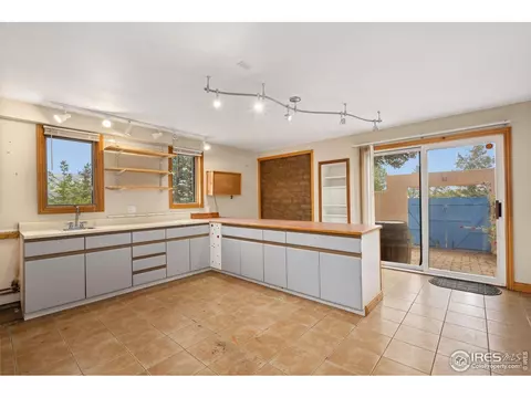 Kitchen - 1000 Alaska Rd, Boulder, CO 80302 photo 4 of 4
