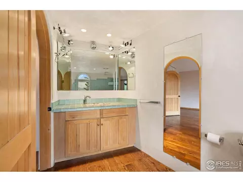 Bath - 1000 Alaska Rd, Boulder, CO 80302 photo 2 of 4