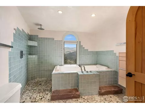 Bath - 1000 Alaska Rd, Boulder, CO 80302 photo 1 of 4