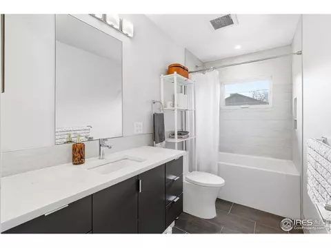 Bath - 3210 Emerson Ave, Boulder, CO 80305 photo 1 of 2