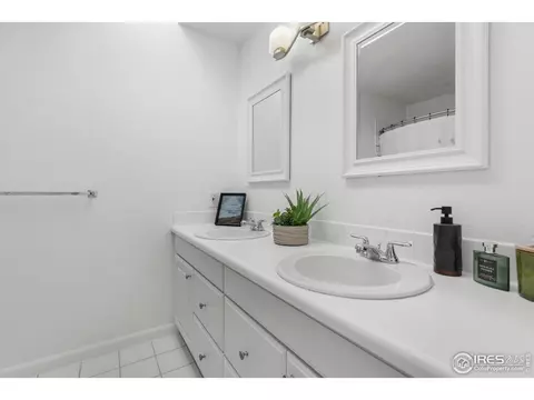 Bath - 6663 Bean Mountain Ln, Boulder, CO 80301 photo 3 of 4