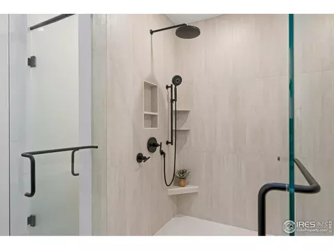 Bath - 7312 Island Cir, Boulder, CO 80301 photo 4 of 8