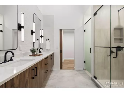 Bath - 7312 Island Cir, Boulder, CO 80301 photo 3 of 8