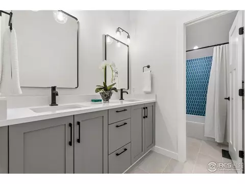 Bath - 7312 Island Cir, Boulder, CO 80301 photo 6 of 8