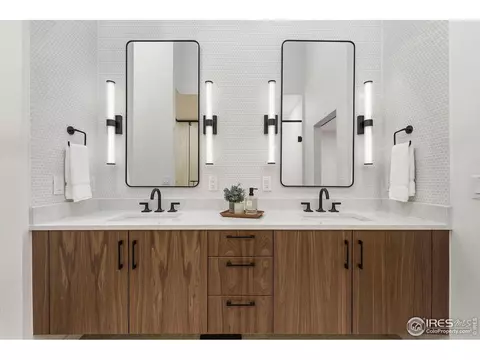 Bath - 7312 Island Cir, Boulder, CO 80301 photo 2 of 8