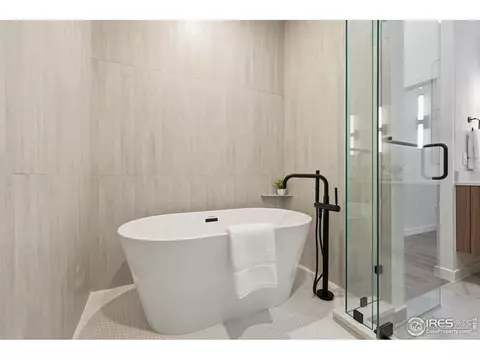 Bath - 7312 Island Cir, Boulder, CO 80301 photo 5 of 8