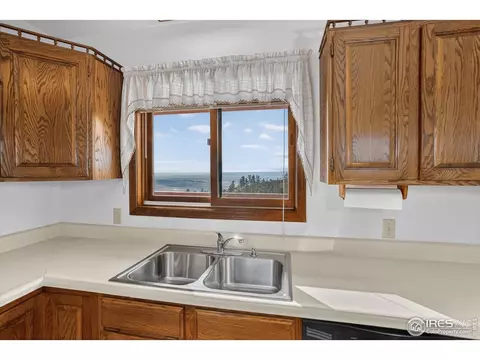 Kitchen - 15655 Mossrock Dr, Longmont, CO 80503 photo 4 of 5