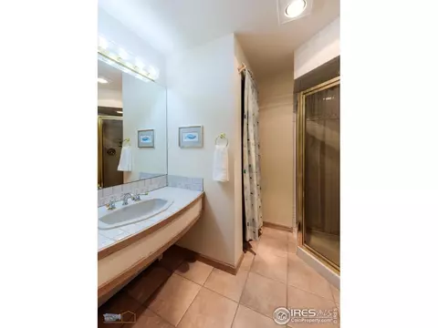 Bath - 335 Pine Tree Ln, Boulder, CO 80304 photo 3 of 4