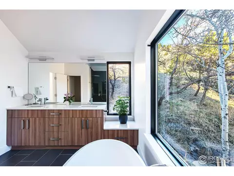Bath - 210 Cactus Ct, Boulder, CO 80304 photo 2 of 4