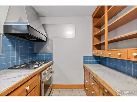 Kitchen - 911 Lincoln Pl, Boulder, CO 80302 photo 2 of 3