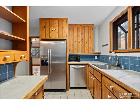 Kitchen - 911 Lincoln Pl, Boulder, CO 80302 photo 3 of 3