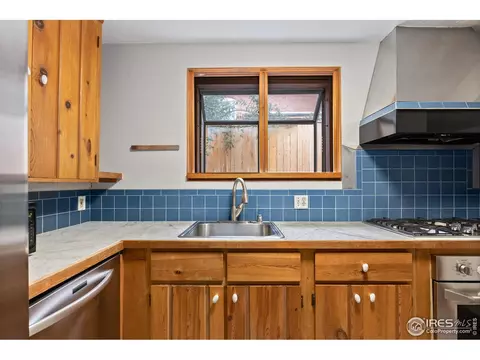 Kitchen - 911 Lincoln Pl, Boulder, CO 80302 photo 1 of 3