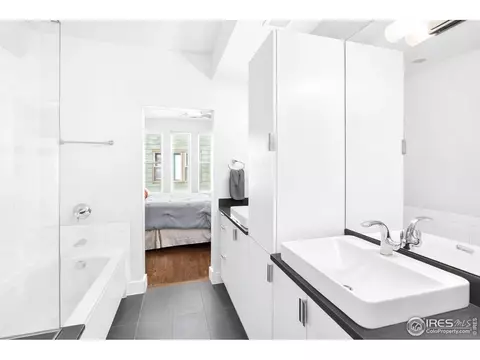 Bath - 2139 N Downing St, Denver, CO 80205 photo 2 of 4