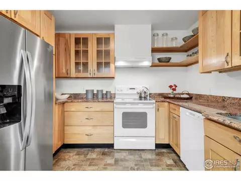 Kitchen - 4453 Hamilton Ct, Boulder, CO 80305 photo 2 of 4