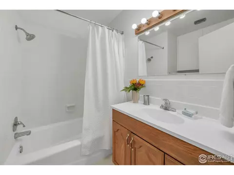 Bath - 4453 Hamilton Ct, Boulder, CO 80305 photo 2 of 3