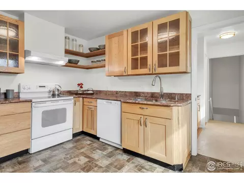 Kitchen - 4453 Hamilton Ct, Boulder, CO 80305 photo 3 of 4