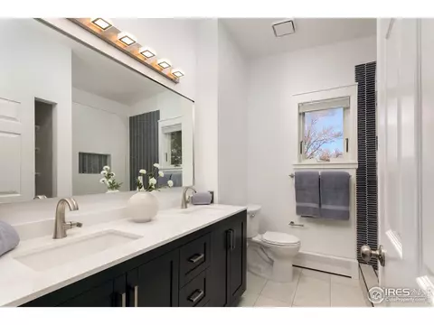 Bath - 751 Grant Pl, Boulder, CO 80302 photo 1 of 2