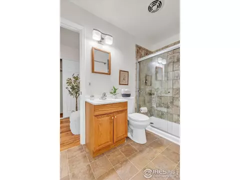 Bath - 780 33rd St, Boulder, CO 80303 photo 2 of 2