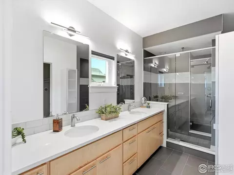 Bath - 835 Yellow Pine Ave, Boulder, CO 80304 photo 2 of 6