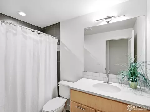 Bath - 835 Yellow Pine Ave, Boulder, CO 80304 photo 6 of 6