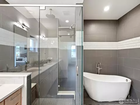 Bath - 835 Yellow Pine Ave, Boulder, CO 80304 photo 3 of 6