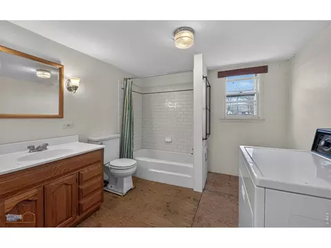 Bath - 6087 Indian Rd, Boulder, CO 80301 photo 1 of 1