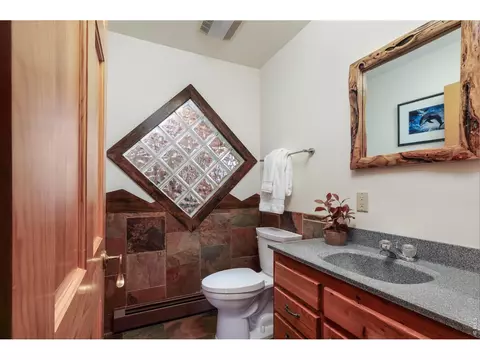 Bath - 35 Cody Ct, Lyons, CO 80540 photo 4 of 5