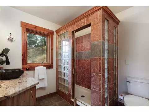 Bath - 35 Cody Ct, Lyons, CO 80540 photo 2 of 5