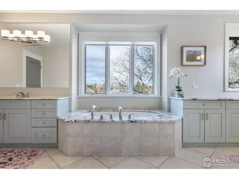 Bath - 7205 Rustic Trl, Boulder, CO 80301 photo 2 of 7