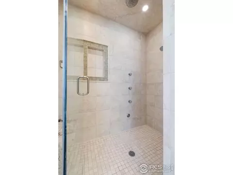Bath - 7205 Rustic Trl, Boulder, CO 80301 photo 3 of 7