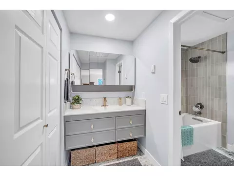 Bath - 4286 Greenbriar Blvd, Boulder, CO 80305 photo 2 of 4