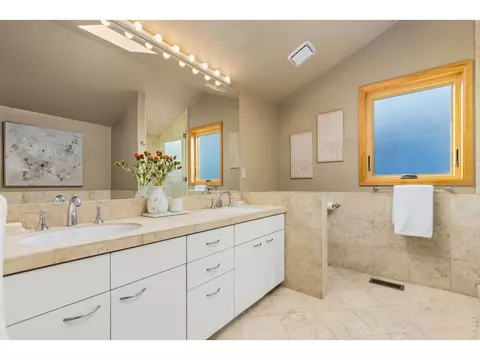 Bath - 1152 Orange Pl, Boulder, CO 80304 photo 1 of 4