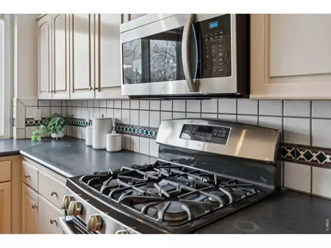 Kitchen - 1487 Periwinkle Dr, Boulder, CO 80304 photo 2 of 6