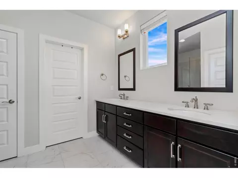 Bath - 6972 Foxton Ct, Timnath, CO 80547 photo 2 of 4