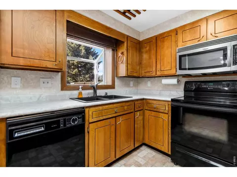 Kitchen - 1407 Willow Dr, Berthoud, CO 80513 photo 2 of 2