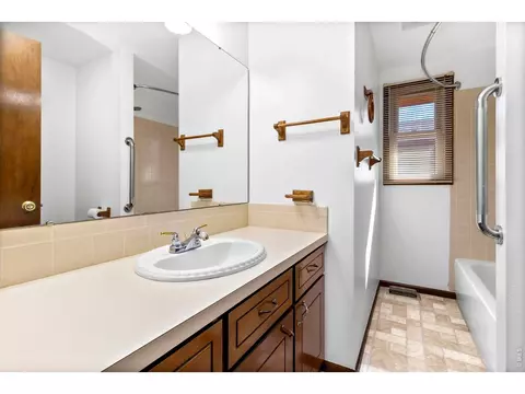 Bath - 1407 Willow Dr, Berthoud, CO 80513 photo 2 of 2