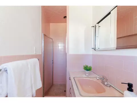 Bath - 2410 Grape Ave, Boulder, CO 80304 photo 1 of 4