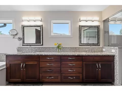 Bath - 1525 Jennine Pl, Boulder, CO 80304 photo 2 of 3