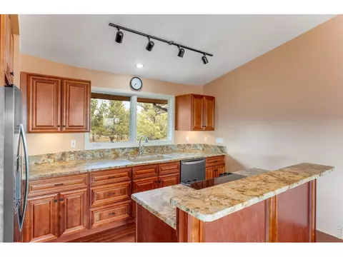 Kitchen - 3001 Eagle Ridge Rd, Lyons, CO 80540 photo 3 of 8