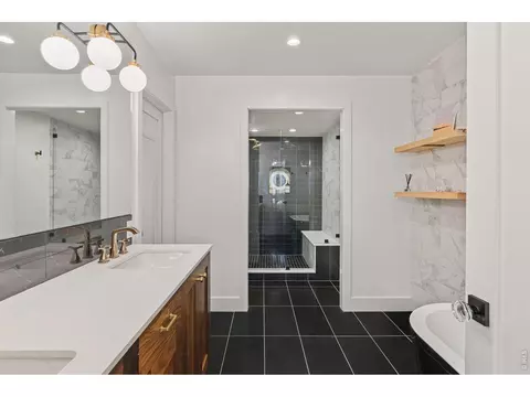 Bath - 865 Kalmia Ave, Boulder, CO 80304 photo 6 of 7