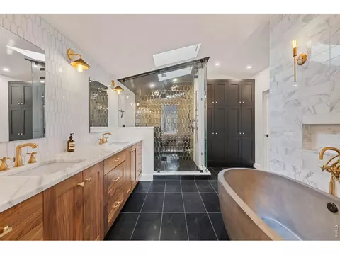 Bath - 865 Kalmia Ave, Boulder, CO 80304 photo 3 of 7