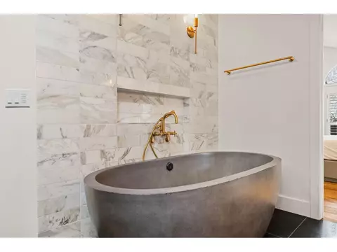 Bath - 865 Kalmia Ave, Boulder, CO 80304 photo 5 of 7