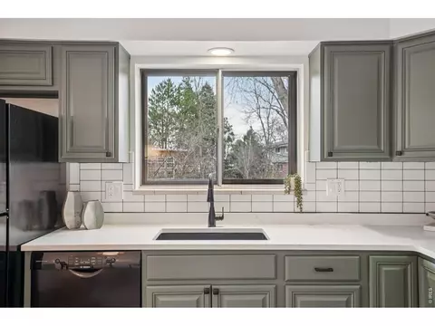 Kitchen - 210 Manhattan Dr, Boulder, CO 80303 photo 2 of 3